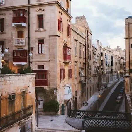 Postcard Penthouse By 360 Estates Valletta