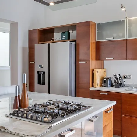 Postcard Penthouse By 360 Estates * Valletta
