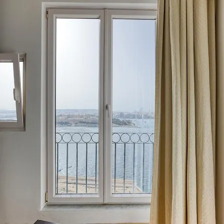 Postcard Penthouse By 360 Estates Apartment Valletta