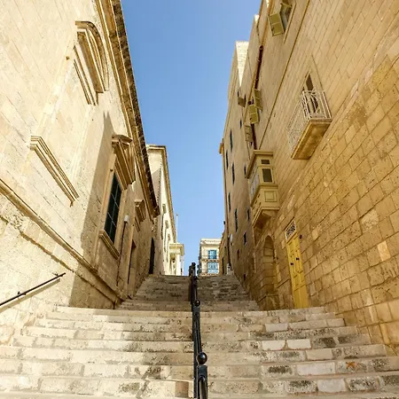 Postcard Penthouse By 360 Estates Apartment Valletta