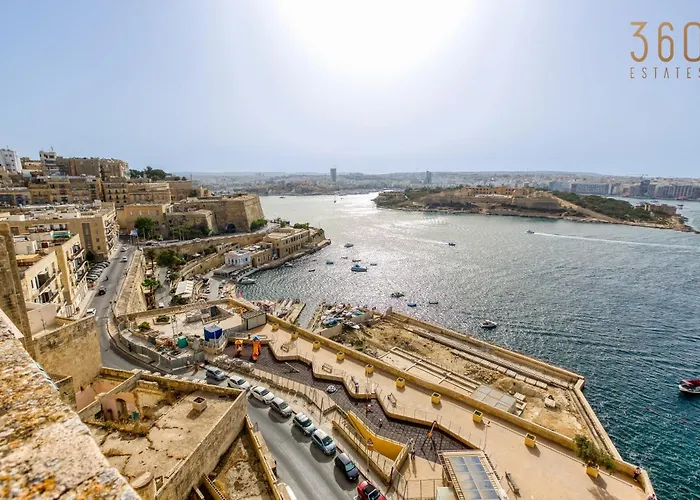 Postcard Penthouse By 360 Estates * Valletta