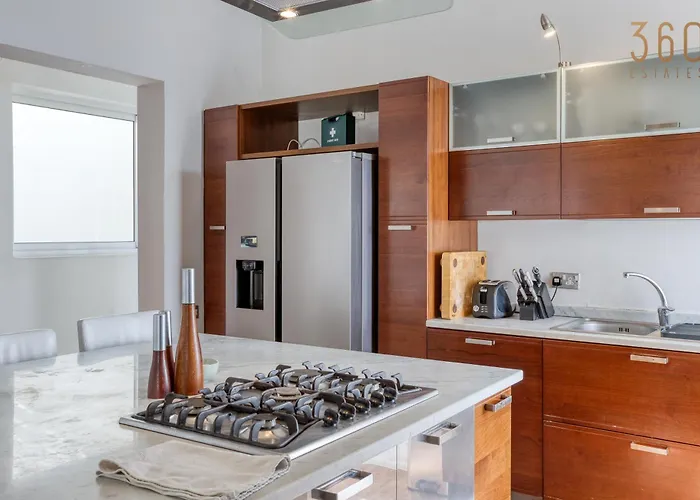 Postcard Penthouse By 360 Estates * Valletta