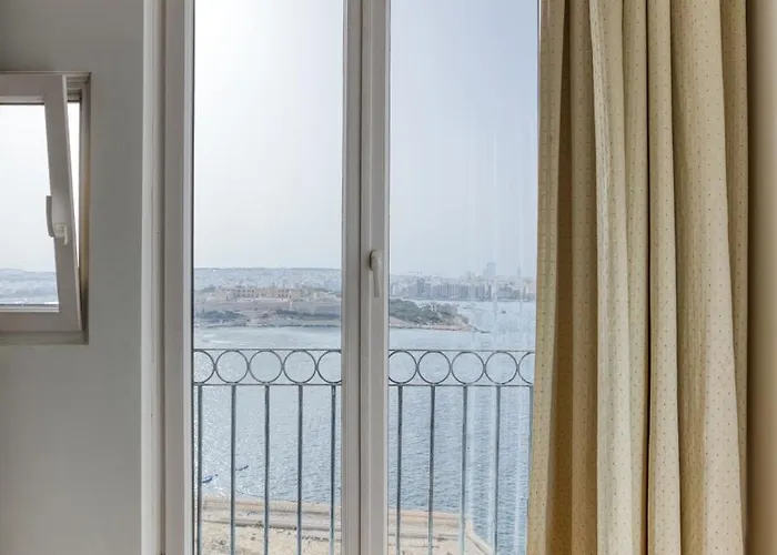 Postcard Penthouse By 360 Estates Apartment Valletta